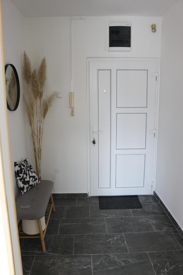 Studio Apartman Tajci Apartment Слуни Екстериор снимка